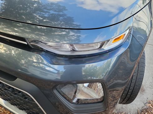 Used 2025 Kia Soul LX w/ LX Technology Package FWD image 3