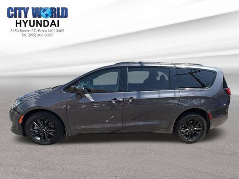 Used 2020 Chrysler Pacifica Touring-L AWD/4WD image 2