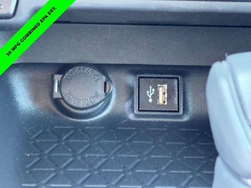 Used 2025 Toyota RAV4 LE AWD/4WD image 25