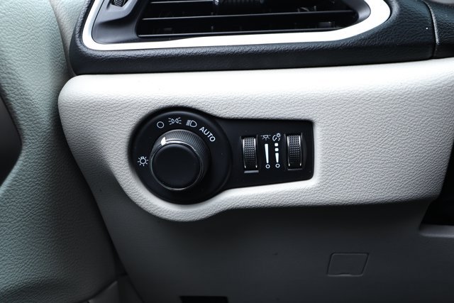 Used 2023 Chrysler Voyager LX FWD image 14
