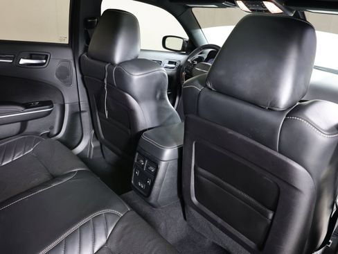 Used 2023 Chrysler 300 C RWD image 39