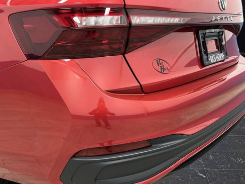 Used 2025 Volkswagen Jetta SE image 32