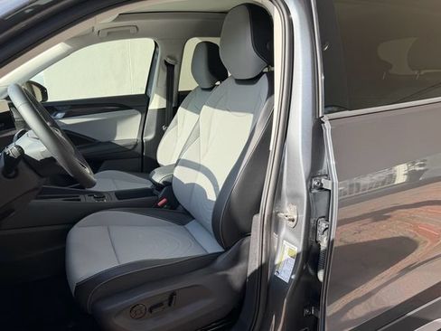 Certified 2026 Volkswagen Tiguan SE FWD image 12