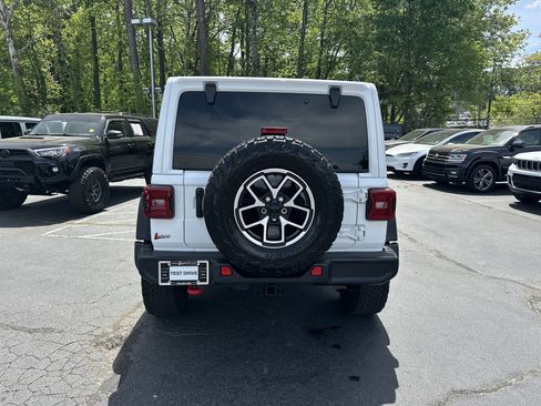 Used 2025 Jeep Wrangler Unlimited Rubicon w/ Convenience Group image 8