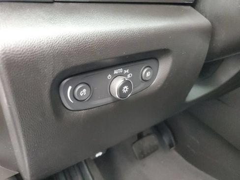 Used 2021 Chevrolet Traverse LT FWD image 23
