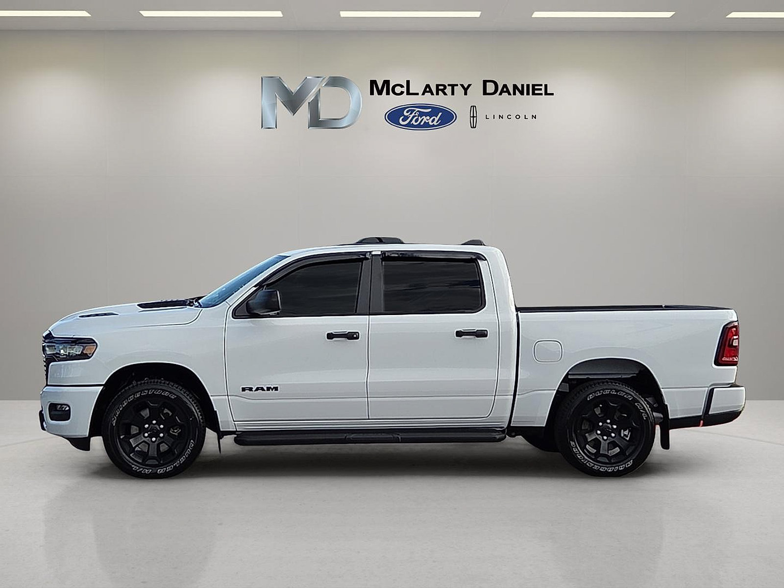 Used 2026 RAM 1500 Express AWD/4WD image 3