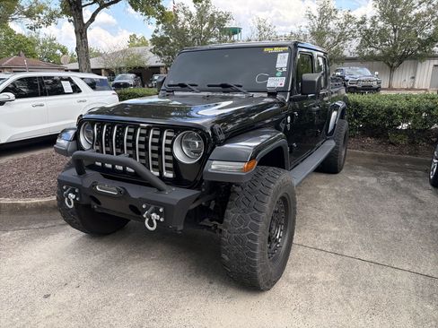 Used 2020 Jeep Gladiator Overland AWD/4WD image 3