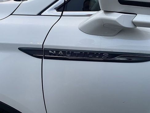 Certified 2021 Lincoln Nautilus Reserve AWD/4WD image 8