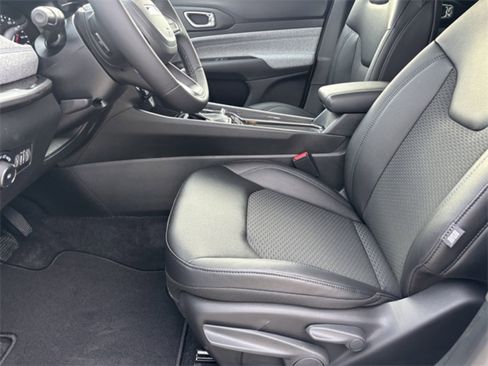 New 2026 Jeep Compass Latitude image 11