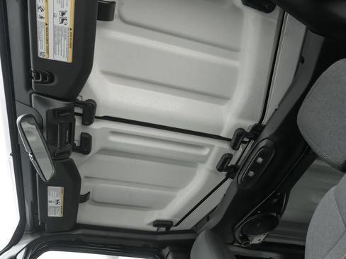 Used 2024 Jeep Gladiator Sport AWD/4WD image 23