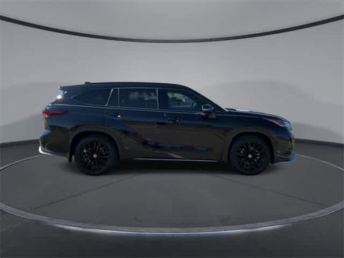 Certified 2024 Toyota Highlander XSE image 9