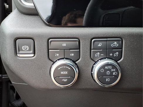 Used 2025 GMC Sierra 2500 SLE w/ SLE Value Package; image 18