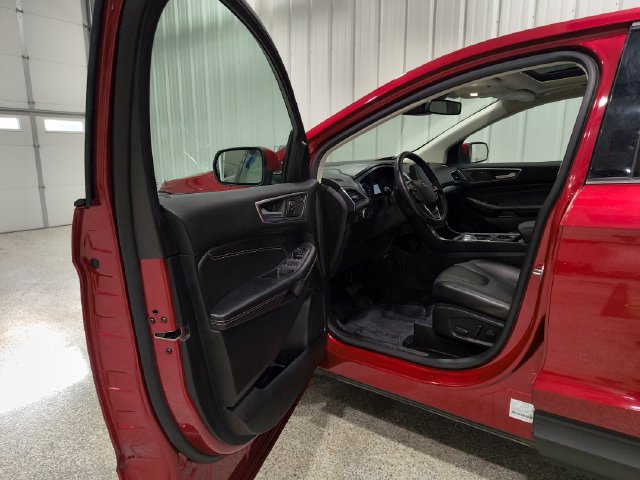 Used 2022 Ford Edge Titanium w/ Class II Trailer Tow Package AWD/4WD image 12