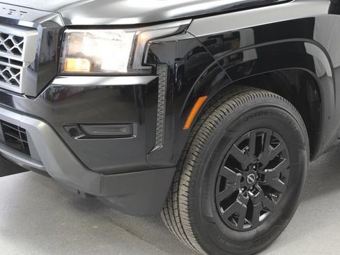 Used 2023 Nissan Frontier SV w/ Technology Package RWD image 5