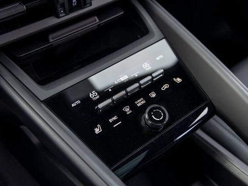 Certified 2025 Porsche Macan Electric image 35