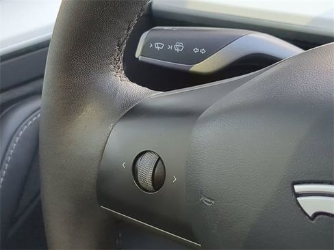 Used 2022 Tesla Model Y Performance image 27