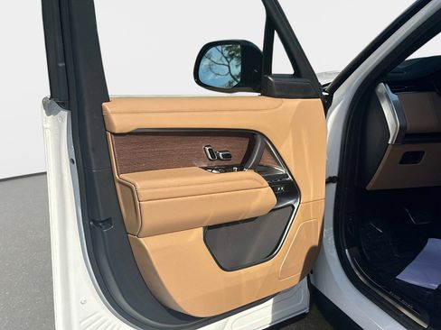 New 2026 Land Rover Range Rover SE image 17