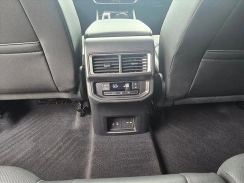 Used 2026 Volkswagen Atlas SE AWD/4WD image 16