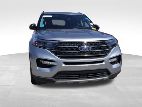 Used 2024 Ford Explorer XLT w/ Equipment Group 202A AWD/4WD image 8