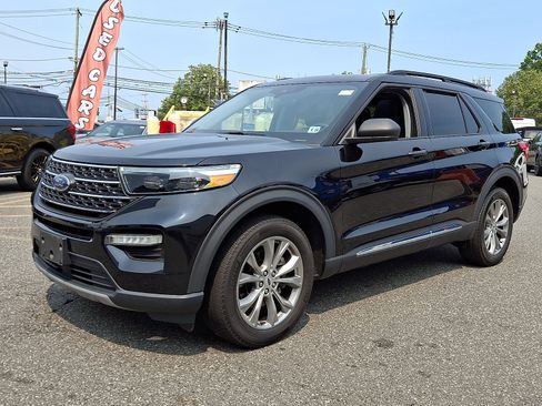 Used 2023 Ford Explorer XLT w/ Equipment Group 202A AWD/4WD image 1