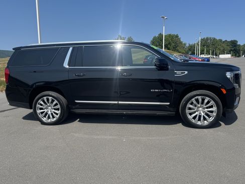 Used 2024 GMC Yukon XL Denali AWD/4WD image 2