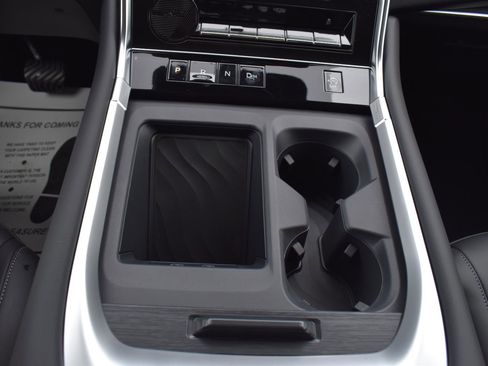 New 2026 Nissan Armada SV image 32