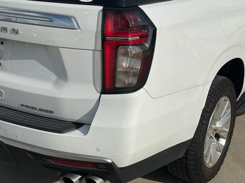 Used 2022 Chevrolet Suburban Premier w/ Premium Package image 14