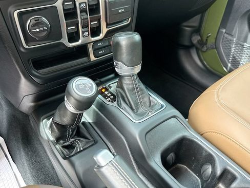 Used 2022 Jeep Wrangler Unlimited Sahara AWD/4WD image 18