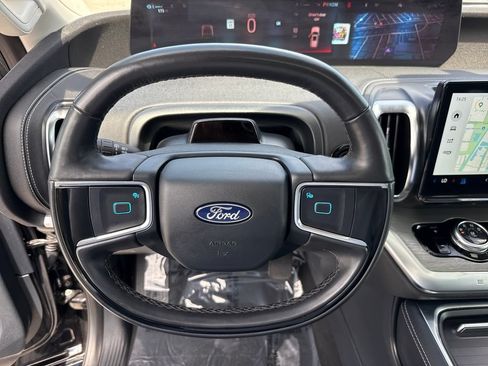 Used 2025 Ford Expedition Max Platinum AWD/4WD image 16