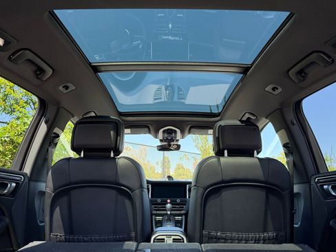 Certified 2026 Porsche Macan image 36