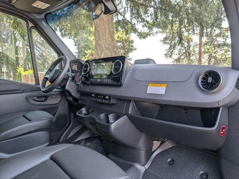New 2025 Mercedes-Benz Sprinter 2500 image 12