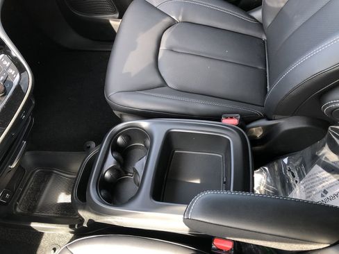 New 2026 Chrysler Pacifica Select image 19