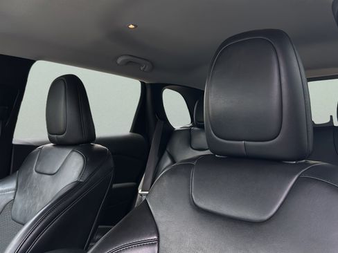 Used 2021 Jeep Cherokee Latitude Plus FWD image 15
