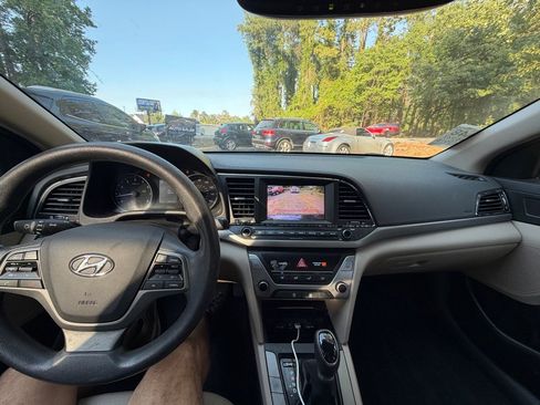 Used 2018 Hyundai Elantra SEL FWD image 20