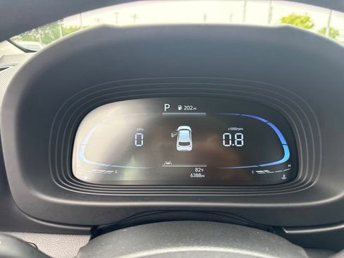 Used 2025 Hyundai Venue SE FWD image 11