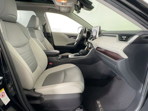 Used 2019 Toyota RAV4 Limited image 31