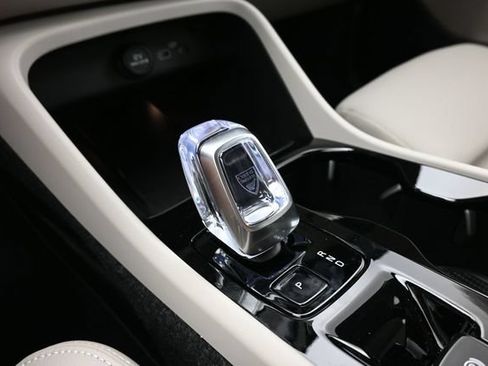 New 2026 Volvo XC40 B5 Plus w/ Climate Package AWD/4WD image 12
