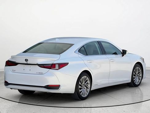 Used 2021 Lexus ES 300h w/ Luxury Package FWD image 2