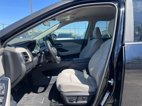 Used 2025 Nissan Rogue SV image 29