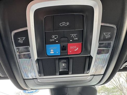 Used 2025 RAM 1500 Laramie AWD/4WD image 34