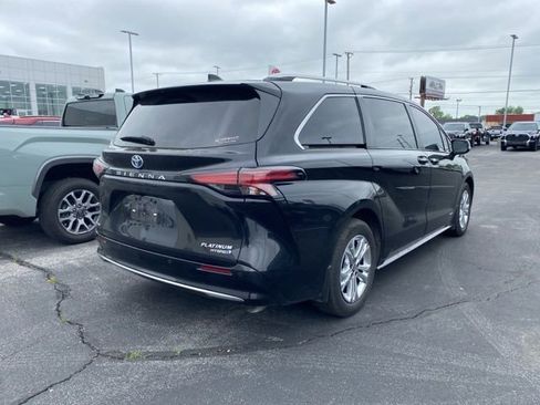Used 2021 Toyota Sienna Platinum AWD/4WD image 5