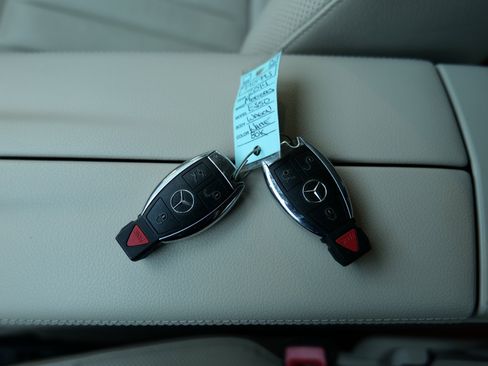 Used 2014 Mercedes-Benz E 350 4MATIC Wagon image 31