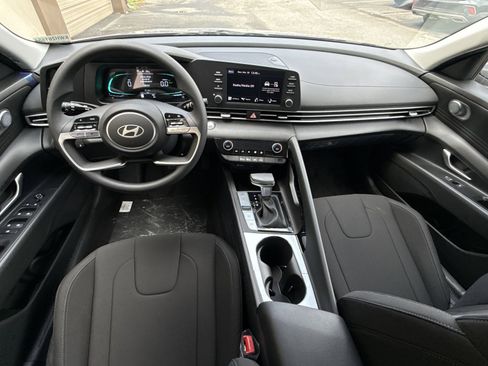New 2026 Hyundai Elantra Hybrid FWD image 22