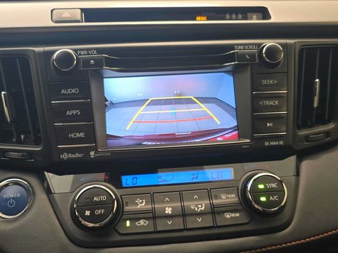 Used 2018 Toyota RAV4 SE AWD/4WD image 13