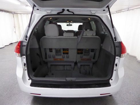 Used 2014 Toyota Sienna LE image 28