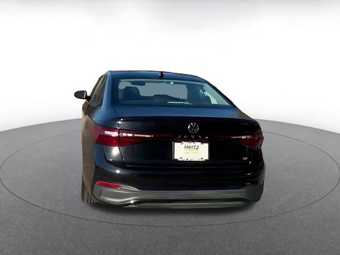 Used 2025 Volkswagen Jetta SE image 11