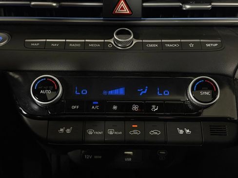 Used 2025 Hyundai Elantra Limited FWD image 19