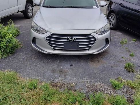 Used 2017 Hyundai Elantra SE FWD image 1