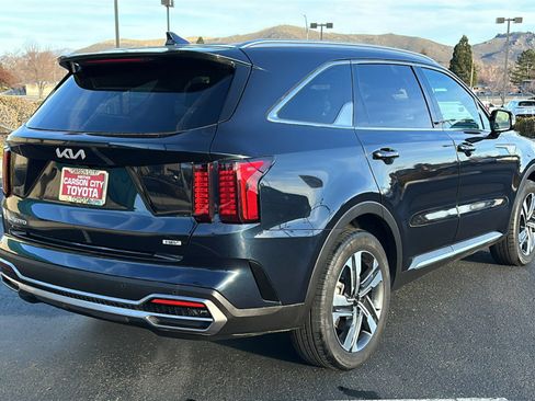 Used 2023 Kia Sorento EX image 3