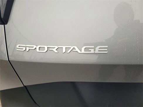 Used 2023 Kia Sportage LX image 10